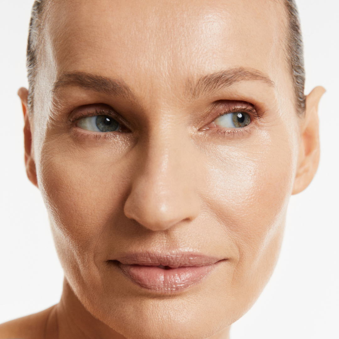 Color Changing Foundation — lifestyle photo | Smooche